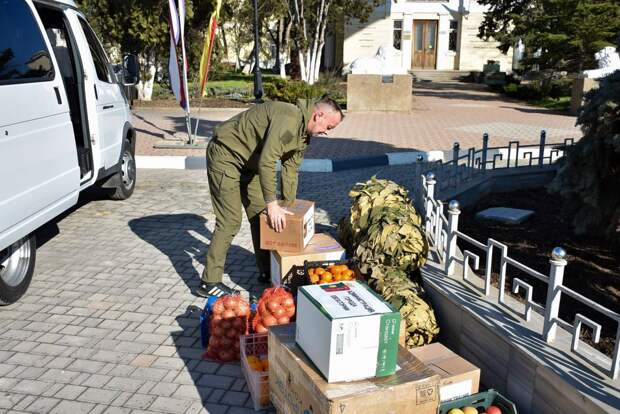 Жители Евпатории направили партию гумпомощи бойцам СВО