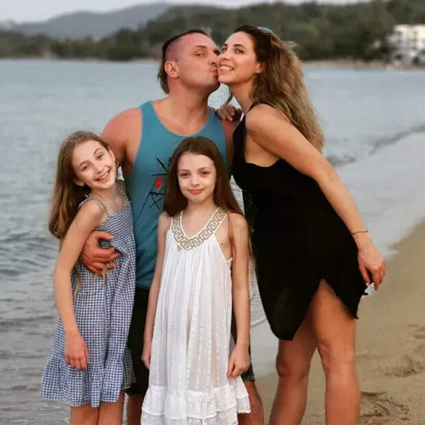 Аскольд и Элен Запашные с дочерьми