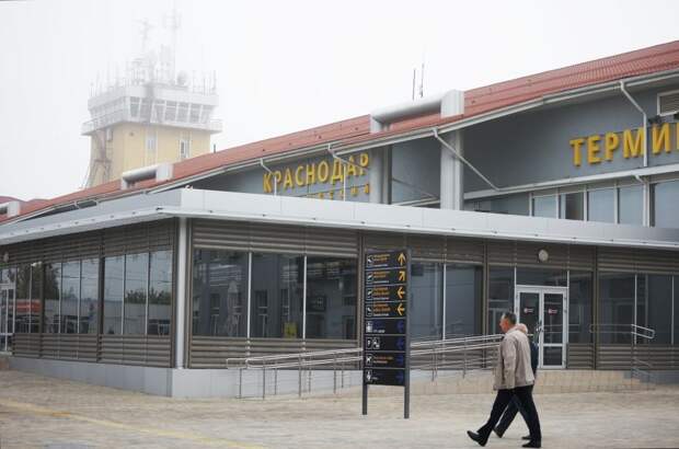 Аэропорт Краснодара приостановил прием и выпуск рейсов второй раз за сутки