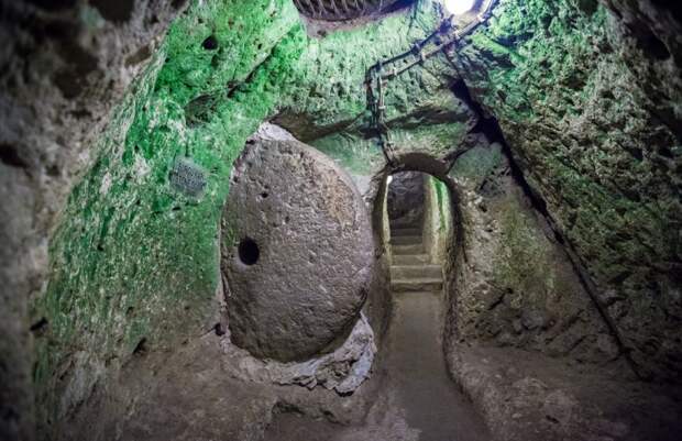 Подземный город Деринкую в Турции /Фото:bugaga.ru