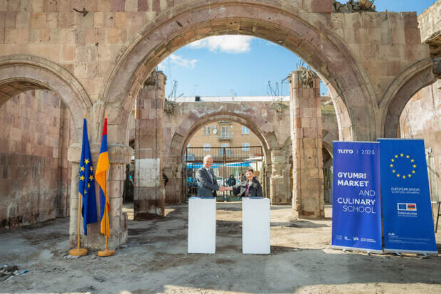 ЕС УЖЕ ХОЗЯЙНИЧАЕТ В ГЮМРИ! Марта Кос лично приехала инспектировать старый рынок