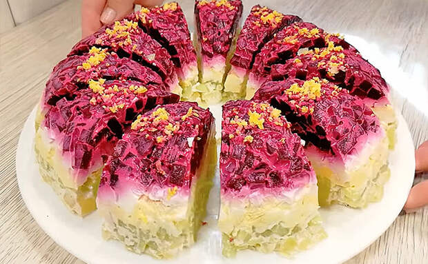 Праздничный гарнир. В основе свекла и картошка. Получается почти шуба