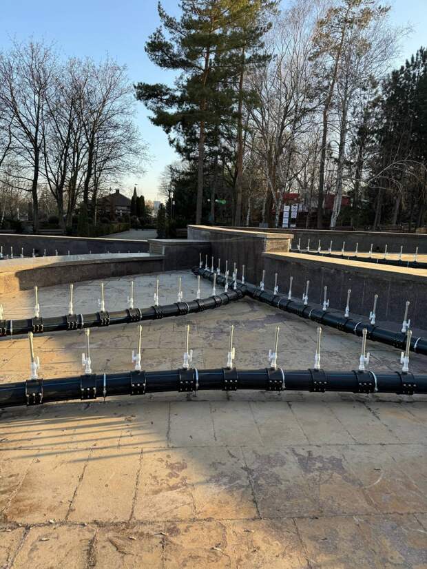 Заменили трубы на фонтане в парке Щербакова