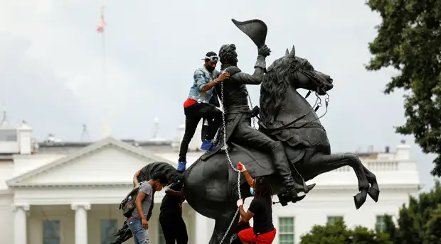 Борьба с собственной историей: почему демократы продолжают настаивать на переоценке прошлого США