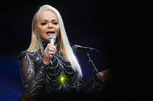 Певица Долина призвала хранить любовь, надежду и веру