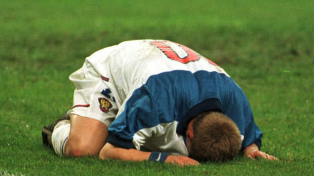 9 октября 1999 года. Москва. Россия — Украина — 1:1. Александр Панов после матча. Фото Дмитрий Солнцев, "СЭ" 9 октября 1999 года. Москва. Россия — Украина — 1:1. Александр Панов после матча. Фото Дмитрий Солнцев, "СЭ"