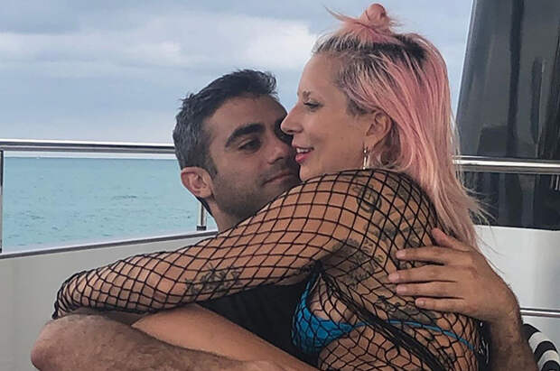 Инсайдер об отношениях Леди Гаги и ее бойфренда Майкла Полански: "Она влюблена в него по уши"