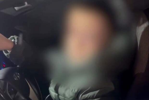 В Ярославле прохожие остановили автомобиль, управляемый 10-летним мальчиком