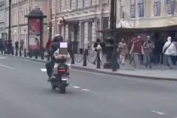 Россиянин прокатил ребенка без шлема на байке и попал на видео