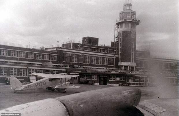 Ливерпульский аэропорт имени Джона Леннона 5 мая 1960 года - в то время он был известен как аэропорт Спика