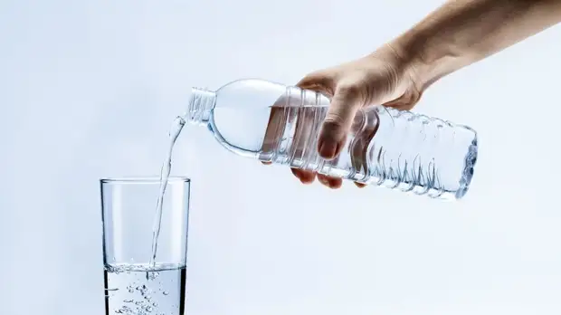 Инфекционист Сметанина: при первых симптомах «омикрона» нужно пить 2 литра жидкости в сутки