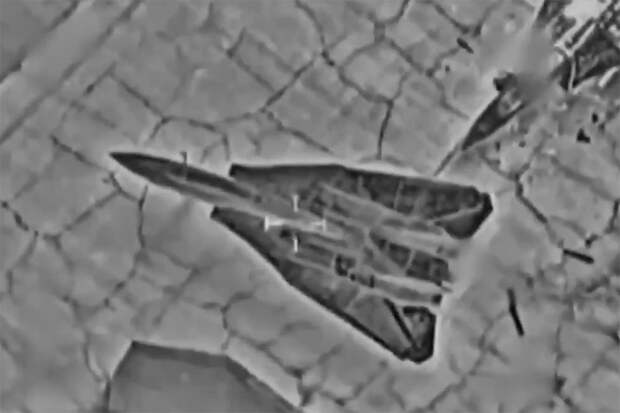 Кроме нарисованных Ми-17 и F-4 Phantom, удар был нанесен по таким же F-14 Tomcat