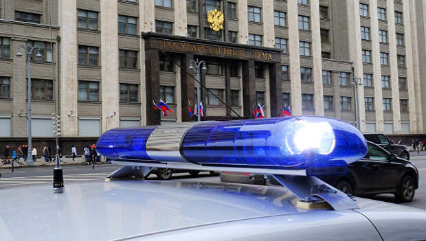 Автомобиль полиции у здания Государственной Думы. Архивное фото