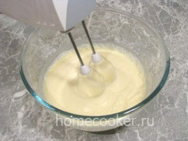 Vzbitye slivki s saharom 300x225 Чизкейк без выпечки