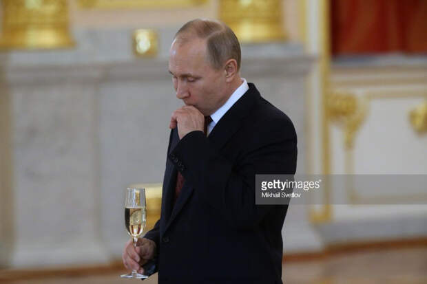 Putin holds a glass Putin holds a glass