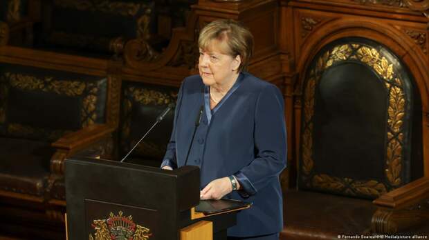 Меркель призвала Европу к диалогу с Россией