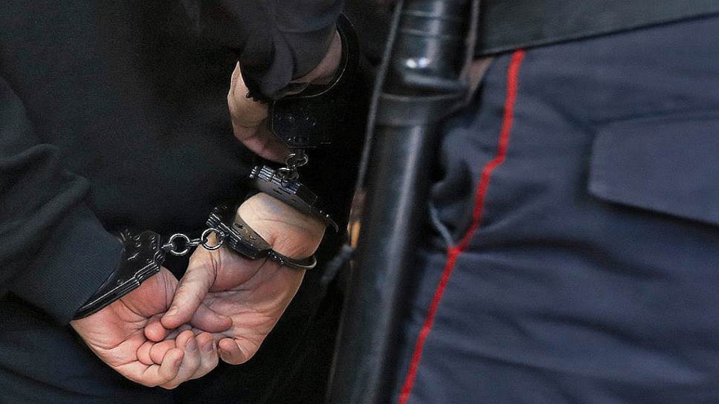 Полицейские Марьина задержали мужчину «накатавшего» по корпоративному тарифу такси почти миллион рублей