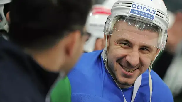 Матчи КХЛ начнутся с минуты молчания в память о Мнацяне