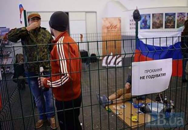 В Украине людей делают фашистами. ПЕРЕД МАССОВЫМИ УБИЙСТВАМИ ЛЮДЕЙ РАСЧЕЛОВЕЧИВАЮТ. Такая же технология применялась в нацисткой Германии. В Украине людей делают фашистами. ПЕРЕД МАССОВЫМИ УБИЙСТВАМИ ЛЮДЕЙ РАСЧЕЛОВЕЧИВАЮТ. Такая же технология применялась в нацисткой Германии.