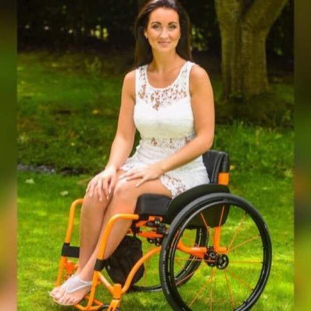 Когда жену парализовало, муж бросил ее одну с четырьмя детьми, но сильная женщина сумела стать на ноги и найти любовь