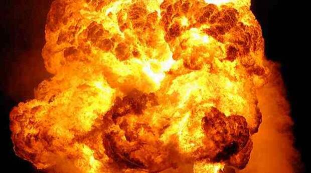 Момент удара беспилотника-камикадзе ВСУ по энергообъекту в Брянской области (ВИДЕО)