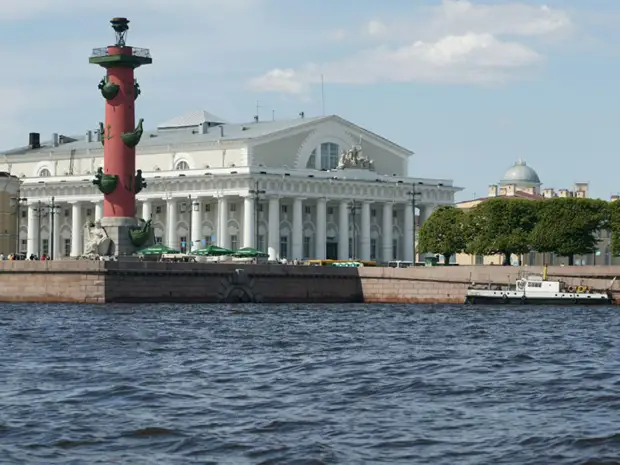 Автопробег в поддержку российских военных прошел в Петербурге