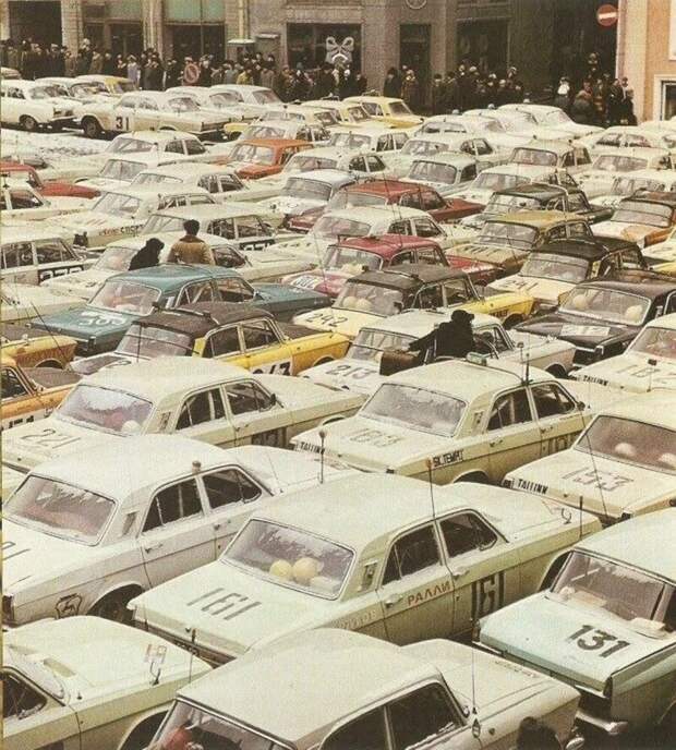 1978 год. Самый центр Таллина. Участники готовятся к старту легендарного Ралли Таллин. 