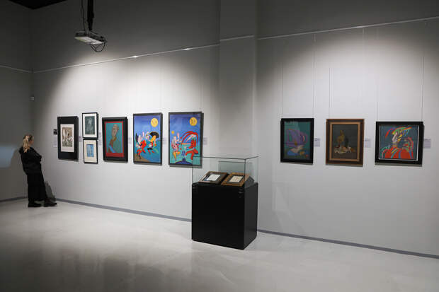 Экспозиция выставки «Наш авангард плюс»