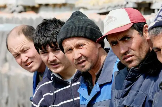 В Узбекистане откроют центры по языковой подготовке мигрантов — русский, кстати, в список востребованных и предложенных к изучению языков не вошёл. А зачем? Если можно по приезде купить за 15 тыс.