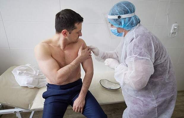 Голос Мордора: Кто виноват в провале вакцинации на Украине?