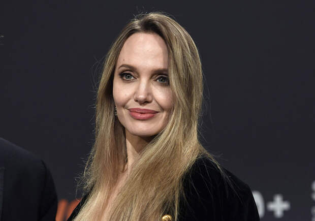 Анджелина Джоли вышла в свет и напугала народ: "Почему веко не закрывается?"