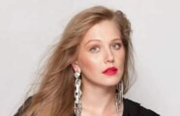 Шоу-бизнес: После романов с Месхи и Дюжевым, в 38 живёт с мамой и кошками: О чем молчит Карина Андоленко