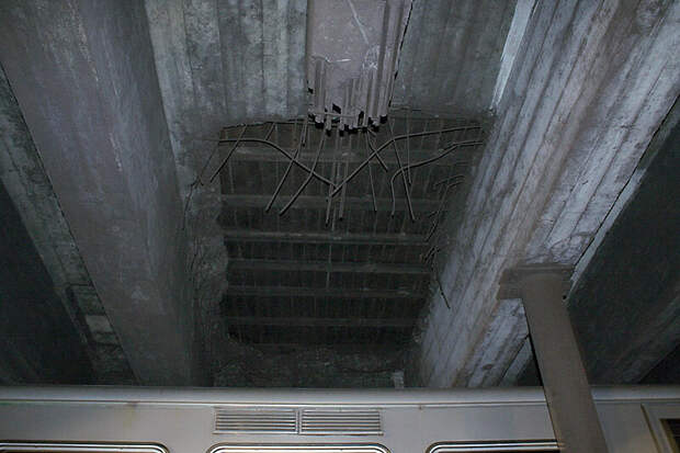 Место, куда попала бомба в 1941 году. Фото Metromash 2009 года. Взято отсюда: https://russos.livejournal.com/549635.html