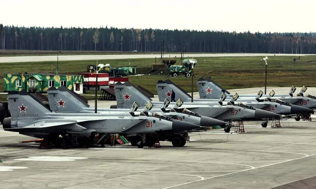 После встречи с МиГ-31БМ норвежские пилоты F-16 были подавлены настолько, что им потребовалась помощь штатного психолога