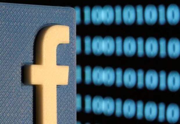Логотип Facebook, напечатанный на 3D-принтере на фоне изображения бинарного кода, 18 июня 2019 года. REUTERS/Dado Ruvic
