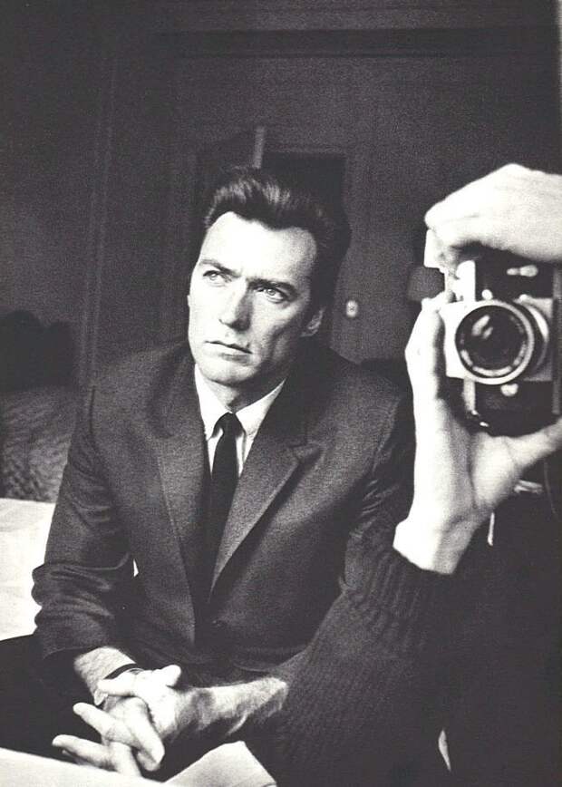 Клинт Иствуд с американским фотографом Дуэном Михальсом, ок. 1960-й года. Фотографии со съёмок, актеры, кинематограф, режиссеры
