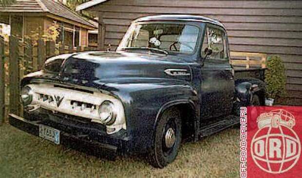 Модель F-1 от компаний Ford и Mercury . На заре 50-х годов XX века эти два автомобиля дали начало эре комфортных пикапов в стильных кузовах. А как вы догадываетесь, такая машина гораздо лучше подходила на роль транспорта на каждый день. 