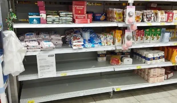 Выходные в Карелии: исчезновение продуктов, гибель контрактника и эвакуация ТЦ