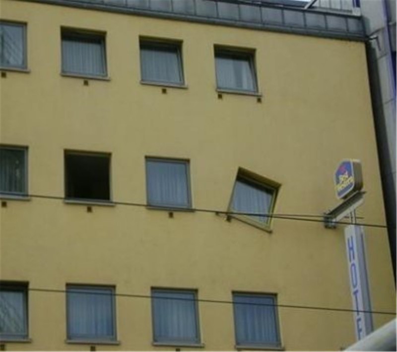 Опытные строители могут бриться даже с монтажной пеной интересно, смешно, стройка