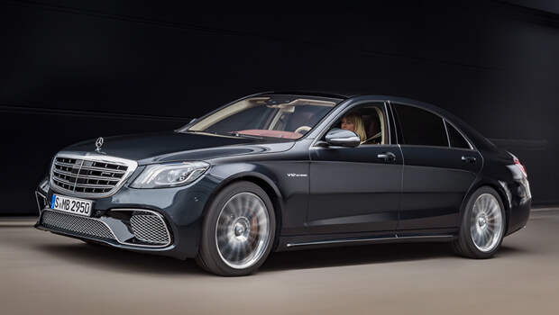 Mercedes s. Предыдущий отзыв «эски» случился осенью 2018-го из-за креплений электрики, а весной того же года S-класс подвела смесь в пиропатронах натяжителей ремней.