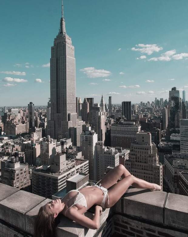Фото, от которых у вас сведет живот: красотки позируют на краю крыши небоскреба высота, девушки, небоскреб