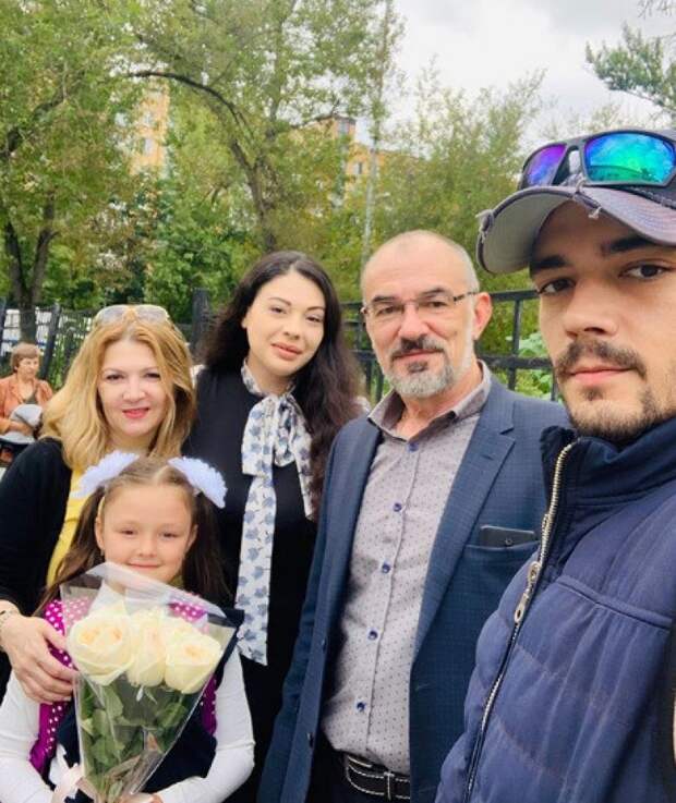 Дочь Инны Воловичевой с родителями и бабушкой с дедушкой Дочь Инны Воловичевой с родителями и бабушкой с дедушкой