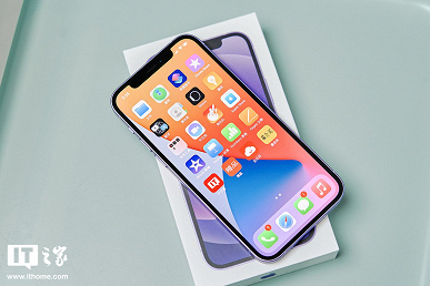 Фиолетовый iPhone 12 впервые показали вживую со всех сторон
