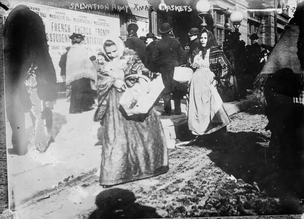 Сказочные фотографии рождественского шопинга в Нью-Йорке 1910 года