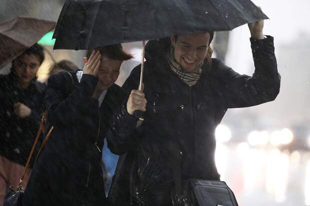 Ураган и град накроют Москву в выходные