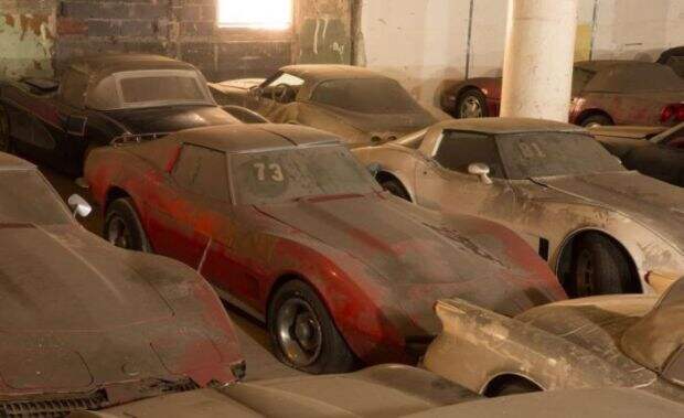 corvette_garage_23