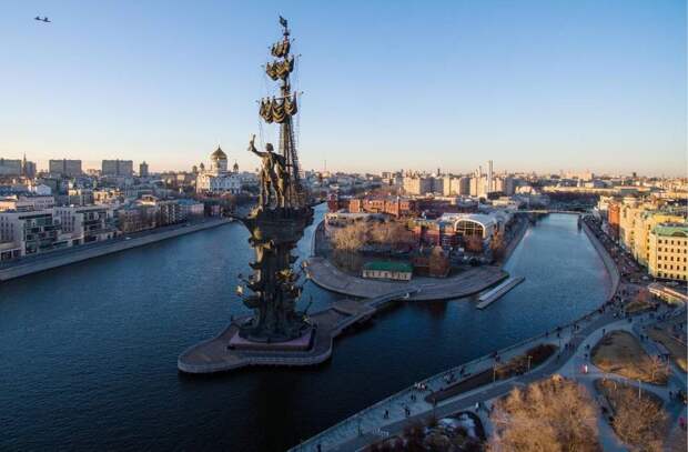 Остров Балчуг — самое тусовочное место Москвы. Фото © ТАСС / Сергей Бобылев