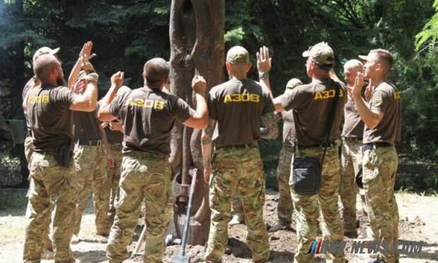 В законопроекте о бюджете США запретили помощь украинскому неонацистскому полку "Азов"