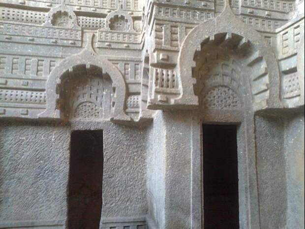 Пещеры Бедсе. Источник https://en.wikipedia.org/wiki/File:BEDSE_CAVES_Pune_(by_Amit_Mahadik).jpg