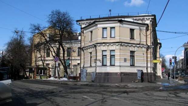 «Вокруг Булгакова»: женская школа, которую брал штурмом герой «Белой гвардии»